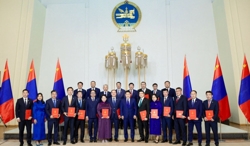 Хамтарсан Засгийн газрын сайд нар тангараг өргөж, ажилдаа орлоо